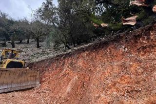Οι μπουλντόζες συνεχίζουν τις καταστροφικές για το περιβάλλον εργασίες στα Ακαρνανικά όρη